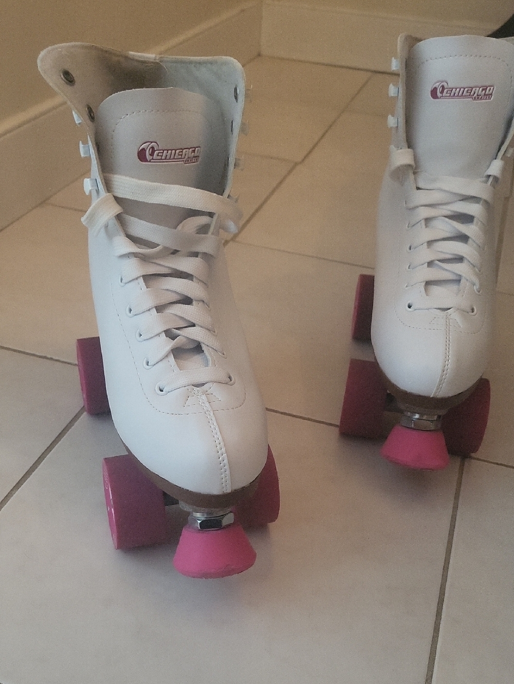 Chicago Classics Women's White Roller Skates with Pink Wheels